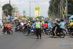 PANTAUAN ARUS MUDIK : Kepadatan Lalin Meningkat, Polres Tambah Personel di 8 Titik Pengamanan