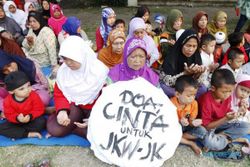 FOTO MASA TENANG PILPRES 2014 : Pendukung Doakan Jokowi-JK di Masa Tenang