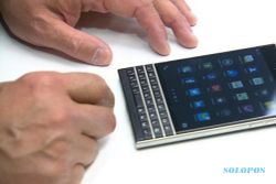 SMARTPHONE TERBARU : Ini Cara Blackberry Bikin Layar “Revolusioner”