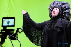 FOTO LAGU BARU : Melly Goeslaw Bikin Video Klip Lagu Religi