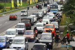 FOTO MUDIK LEBARAN 2014 : Mobil-Mobil Pemudik Masuki Jawa Tengah