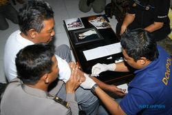 TRAGEDI MALAYSIA AIRLINES MH17 : Tim DVI Polda Jateng Ambil Sampel DNA Keluarga Yuli Hastini