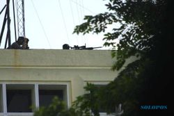 FOTO HASIL PILPRES 2014 : Wah, Ada Sniper di Atap Gedung KPU...