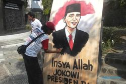 PILPRES 2014 : Tunjukkan Dukungan, Seniman Sukoharjo Demo Lukis Jokowi