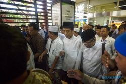 FOTO MASA TENANG PILPRES 2014 : Jokowi dan Rombongan Pulang dari Umrah