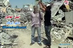 ISRAEL SERANG GAZA : Ice Bucket Challenge Versi Gaza: Bukan Pakai Air, Tapi Serpihan Bangunan