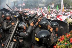 HASIL SIDANG MK : Pascaputusan MK, 4 Pendukung Prabowo-Hatta Masih Ditahan