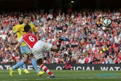 ARSENAL VS CRYSTAL PALACE : Gol Injury Time Ramsey Menangkan Arsenal 2-1 atas Palace