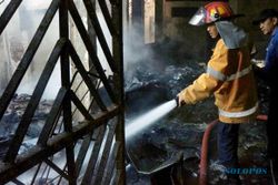 KEBAKARAN SOLO : Pasar Kleco Kobong, Tong Berisi Uang Rp25 Juta Ikut Terbakar