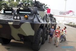 FOTO INDEPENDENCE DAY RUN : Alutsista TNI Dipamerkan di Monas