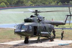 FOTO WORLD MILITARY PARACHUTTING CHAMPIONSHIP : Helikopter MI 17 TNI AD mendarat di velodrom