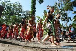 FOTO HUT RI 2014 :  Gunturan Merti Dusun Sambut HUT RI
