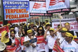 FOTO DEMO BURUH JAKARTA : Karyawan Merpati Tak Digaji 8 Bulan