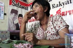 KISAH MISTERI : Relawan Jokowi Bernama Naga Mas Ini Terbiasa Makan Bunga Kantil dan Mawar