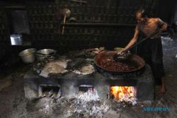 FOTO KULINER SOLORAYA : Ini Aktivitas Dapur Jenang Mbah Rajak