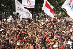 HASIL SIDANG MK : Tunggu Putusan MK, Massa Prabowo-Hatta Padati Bundaran HI