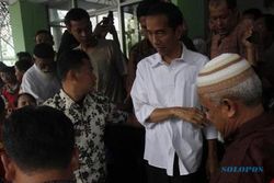 JOKOWI HARI INI : Ini Pengawalan Jokowi Saat ke Permakaman Bonoloyo