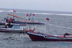 GELOMBANG TINGGI PANTAI SELATAN : Tinggi Ombak Sempat 8 Meter, 2 Pekan Nelayan Pilih Tak Melaut