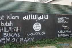 ISIS DI SOLO : Wah, Lereng Lawu Penuh Grafiti ISIS