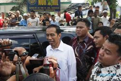 HUT KE-69 RI : Di Waduk Pluit, Jokowi-Warga Berpesta Kemeriahan