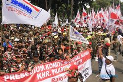 HASIL SIDANG MK : Merangsek ke Arah Gedung MK, Massa Prabowo-Hatta Dibubarkan Polisi