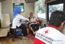 FOTO DONOR DARAH : PMI Solo Jemput Donor Darah