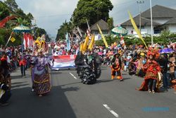 PERAYAAN HUT RI : Ribuan Warga Serbu Karnaval di Tawangmangu