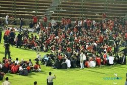 FOTO PSGC VS PERSIS : Ditahan di Stadion Galuh, Pasoepati Foto-Fotoan