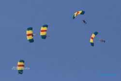 WORLD MILITARY PARACHUTING CHAMPIONSHIP 2014 : Kembali Diganggu Cuaca, Nomor Akurasi Dialihkan