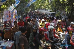 PKL SOLO : Pedagang Sunday Market Manahan Pindah ke Jl Depok