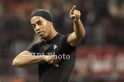 Ronaldinho Banting Setir Jadi Penyanyi