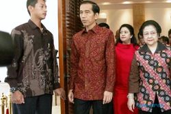 FOTO JOKOWI PRESIDEN : Puan Ulang Tahun, Fraksi PDIP Silaturahmi