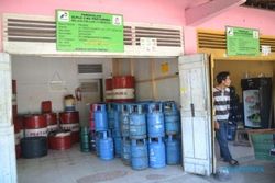 KENAIKAN HARGA GAS : LPG 12 Kg Nambah Rp60.000, Pengusaha Restoran Pilih Kayu Bakar