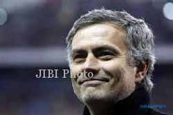 KARIER PELATIH : Hanya Mourinho yang Mampu Kembalikan Keperkasaan MU