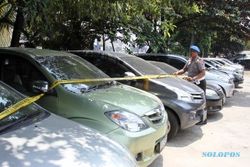 FOTO PENGGELAPAN MOBIL RENTAL : 14 Mobil Rental Diselamatkan Polisi