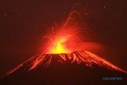 FOTO GUNUNG SLAMET SIAGA : Begini Penampakan Lava Pijar Gunung Slamet