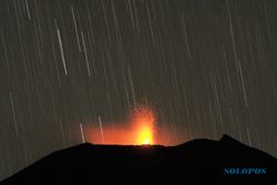GUNUNG SLAMET SIAGA : Lava Pijar Gunung Slamet Terlihat dari Banyumas
