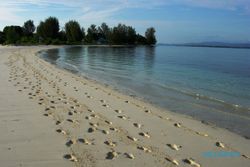 SERBA LIMA : 5 Pantai Cantik Ini Jarang Dipadati Pengunjung