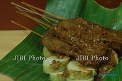  MAKANAN FAVORIT JOKOWI : di Facebook, Makanan Favorit Jokowi Sate Kere 