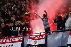 LIGA EUROPA 2015/2016 : Fans MU Protes Harga Tiket Mahal