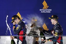 GP F1 SINGAPURA 2014 : Hamilton Unggul, Rosberg Tersungkur