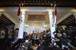 BERITA TERPOPULER : Struktur Kementerian Jokowi-JK, Honda CBR 150R, hingga Terapis Cantik Lucuti Baju