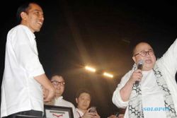FOTO PELANTIKAN JOKOWI-JK : Jokowi Terima Sertifikat Rekor Muri