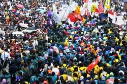 FOTO PELANTIKAN JOKOWI-JK : Aliansi Mahasiswa Indonesia Malah Demo