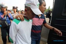 DEMO FPI TOLAK AHOK : Demo FPI Rusuh, 4 Laskar Cedera, 11 Polisi Terluka