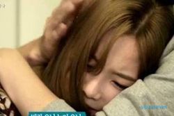 AKTIVITAS TAETISEO : Depresi, Taeyeon Menangis di Pelukan Heechul Suju
