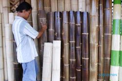 FOTO INFO BELANJA : Tirai Bambu Mulai Rp30.000 per meter persegi
