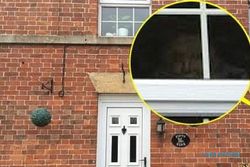 KISAH MISTERI : Hiii, Wanita Inggris Tangkap Penampakan Hantu di Jendela Rumah
