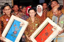 FOTO PEKAN BATIK NUSANTARA 2014 : Wakil Presiden Tinjau Pameran Batik