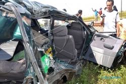 KECELAKAAN DEMAK : Argo Bromo Vs Toyota Kijang, 4 Orang Keluarga Wakil Ketua DPRD Sukoharjo Tewas